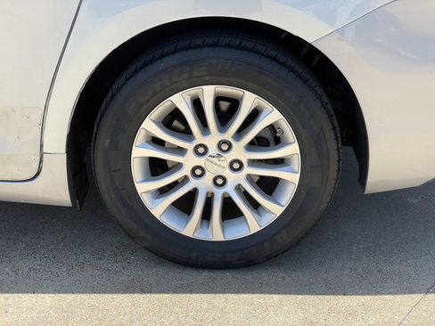 Used 2015 Toyota Sienna XLE Premium FWD image 59