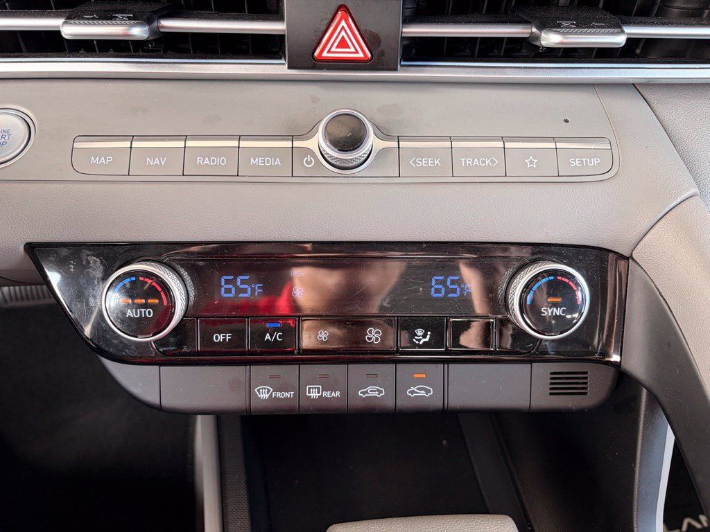 Used 2024 Hyundai Elantra SEL FWD image 24