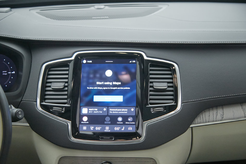Certified 2025 Volvo XC90 T8 Ultra w/ Protection Package Premier AWD/4WD image 30