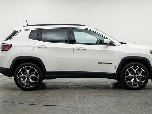 Used 2025 Jeep Compass Limited image 11