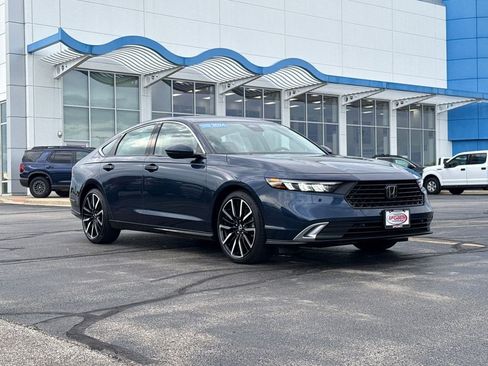 Used 2024 Honda Accord Touring image 3