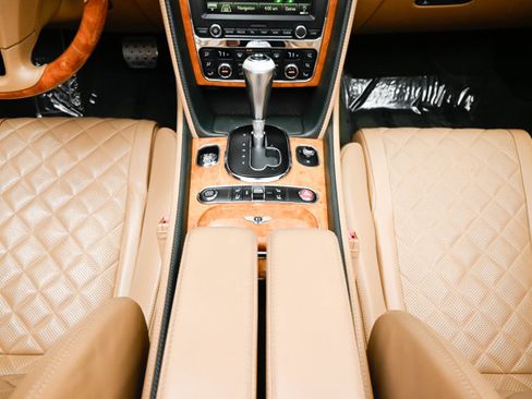 Used 2017 Bentley Continental GT image 9