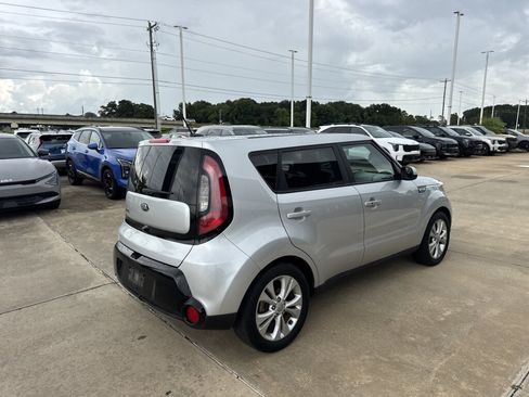Used 2016 Kia Soul + w/ Primo Package FWD image 17