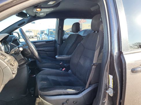 Used 2019 Dodge Grand Caravan SE image 6