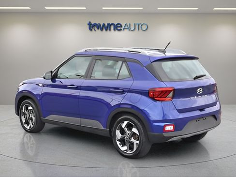 Used 2023 Hyundai Venue Limited w/ Cargo Package FWD image 3