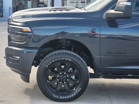 New 2025 RAM 2500 Laramie AWD/4WD image 10