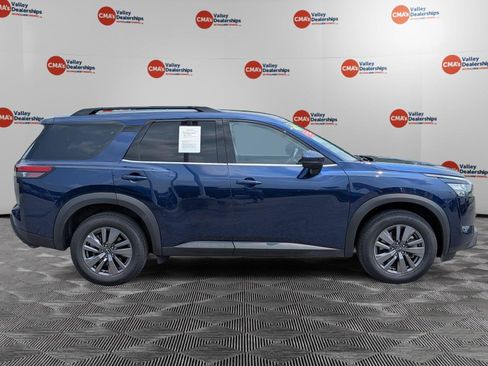 Used 2025 Nissan Pathfinder SV AWD/4WD image 4