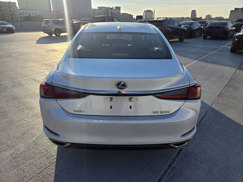 Used 2023 Lexus ES 350 w/ Premium Package FWD image 4