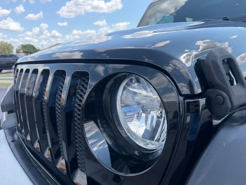 Used 2018 Jeep Wrangler Unlimited Sport S AWD/4WD image 3
