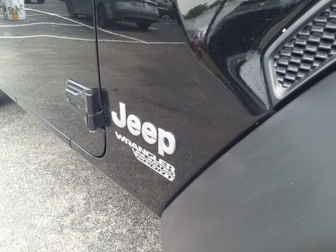 Used 2018 Jeep Wrangler Unlimited Sport S AWD/4WD image 10