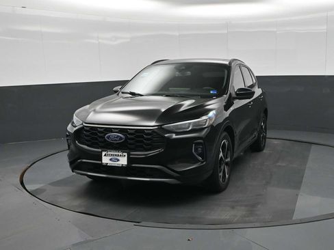 Used 2023 Ford Escape ST-Line Elite w/ Premium Technology Package AWD/4WD image 4