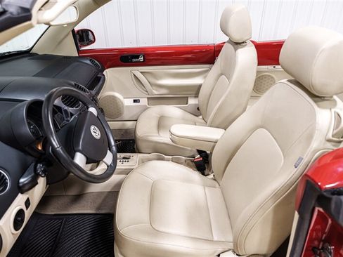 Used 2008 Volkswagen Beetle SE FWD image 9