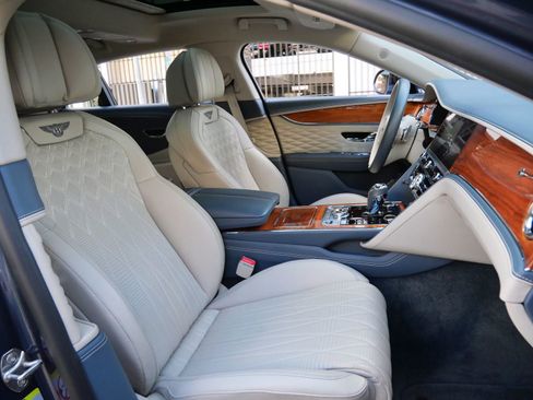 Used 2021 Bentley Flying Spur W12 image 26