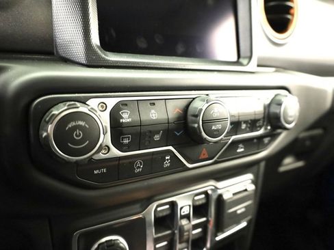 Used 2023 Jeep Gladiator Mojave w/ Cold Weather Group image 22