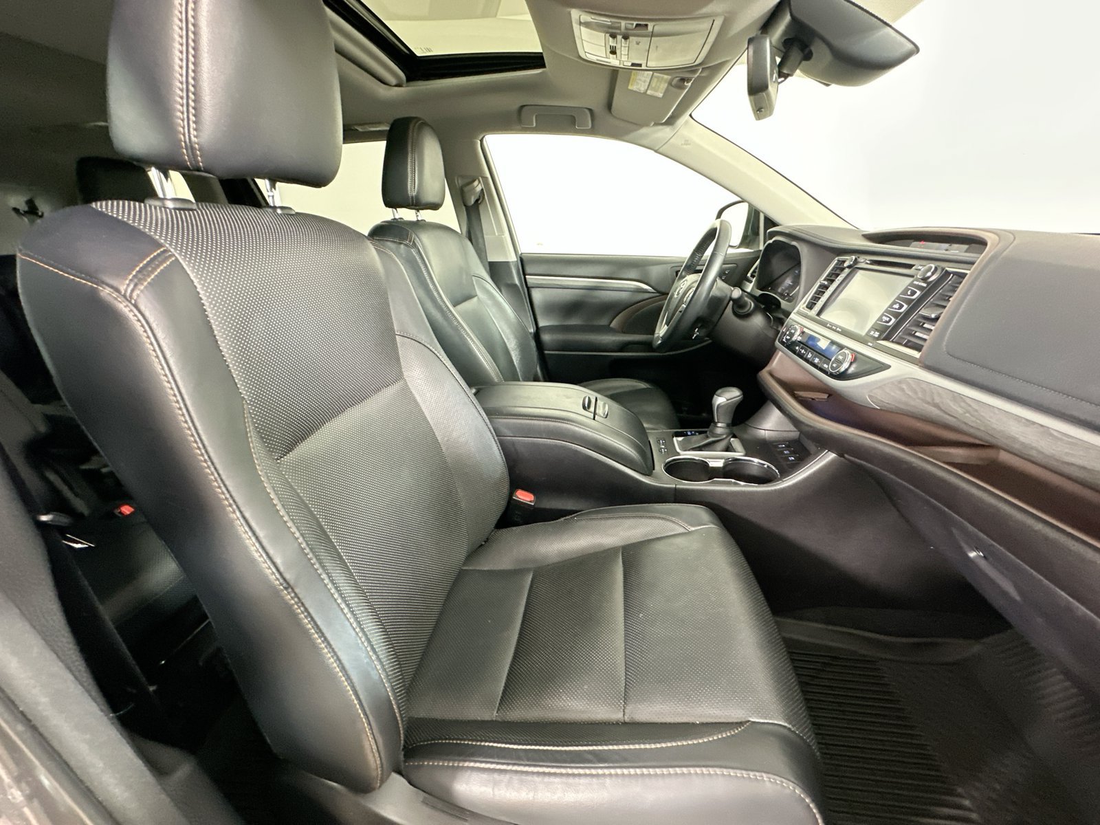 Used 2018 Toyota Highlander Limited AWD/4WD image 46
