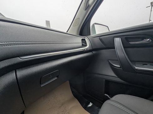 Used 2015 Chevrolet Traverse LT w/ Style and Technology Package image 33