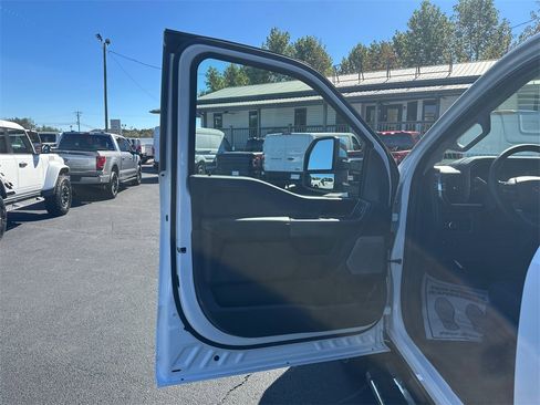New 2026 Ford F350 Lariat w/ Chrome Package image 16