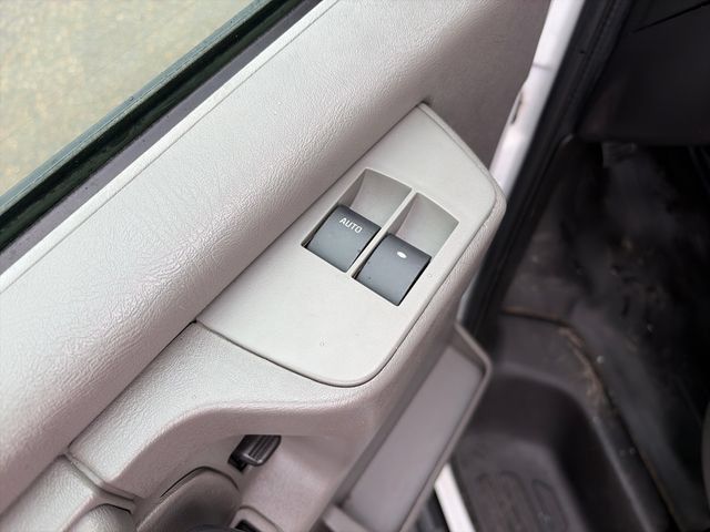 Used 2014 Chevrolet Express 2500 RWD image 25