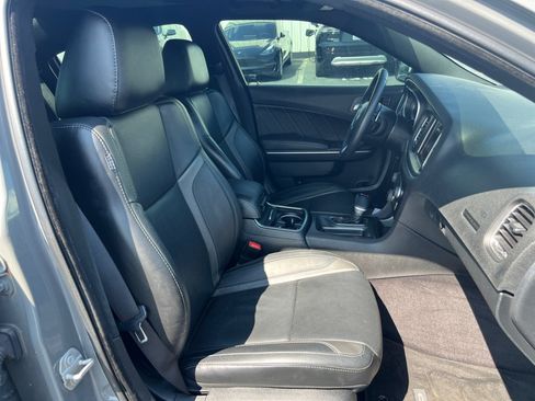 Used 2017 Dodge Charger R/T w/ Plus Group RWD image 32