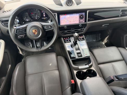 Certified 2023 Porsche Macan AWD/4WD image 17