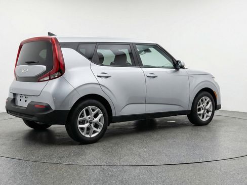 Used 2025 Kia Soul LX w/ LX Technology Package FWD image 9