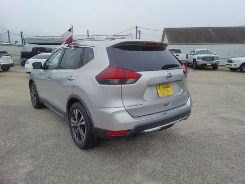 Used 2020 Nissan Rogue SV w/ Premium Package FWD image 4