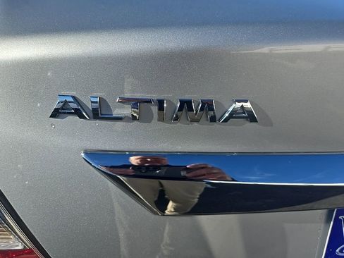 Used 2014 Nissan Altima 2.5 SV image 39