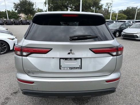 Used 2024 Mitsubishi Outlander ES FWD image 3