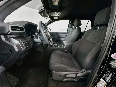 Used 2025 Toyota 4Runner SR5 AWD/4WD image 13
