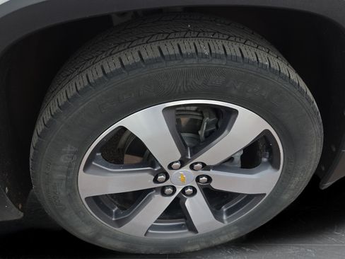 Used 2023 Chevrolet Traverse LT w/ LT Premium Package AWD/4WD image 16