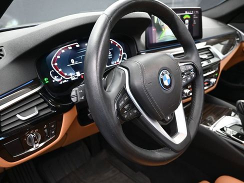 Used 2023 BMW 530e xDrive w/ Convenience Package image 12