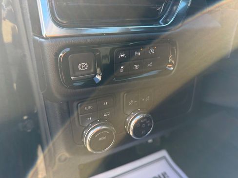 Used 2026 GMC Yukon Denali w/ Sun & Power Step Package AWD/4WD image 13