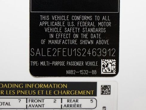 Used 2025 Land Rover Defender 130 X-Dynamic SE image 24