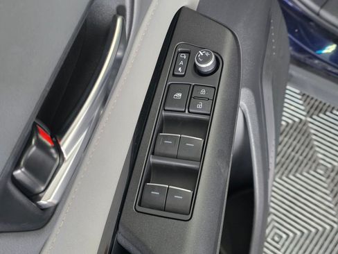 Used 2023 Toyota Venza LE AWD/4WD image 20