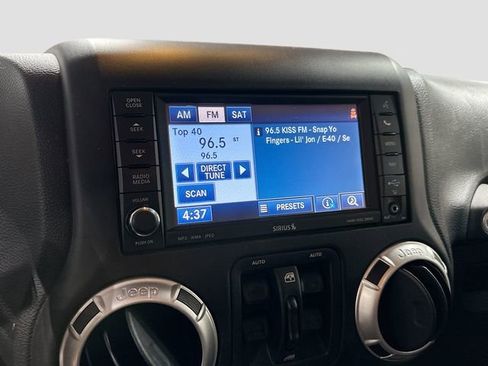 Used 2015 Jeep Wrangler Unlimited Sahara AWD/4WD image 15