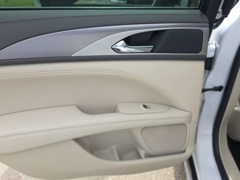 Used 2020 Lincoln MKZ w/ Convenience Package image 15