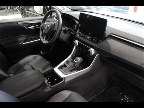 Used 2023 Toyota RAV4 XLE Premium image 23