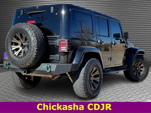 Used 2017 Jeep Wrangler Unlimited Rubicon w/ Connectivity Group image 6