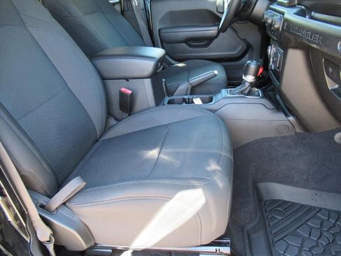 Used 2022 Jeep Wrangler Unlimited Sport image 9