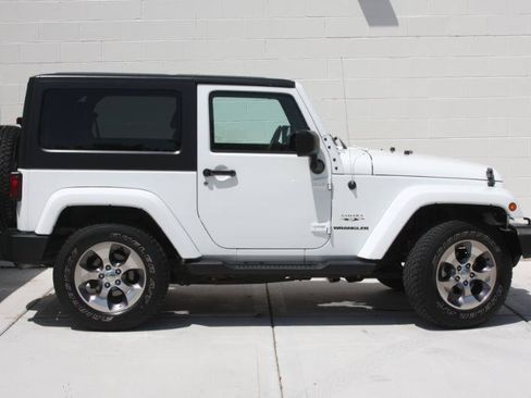 Used 2016 Jeep Wrangler Sahara w/ Dual Top Group AWD/4WD image 9