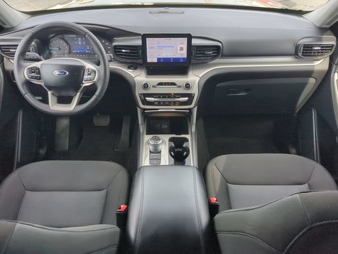 Used 2024 Ford Explorer XLT RWD image 15