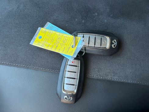 Used 2022 INFINITI QX50 Sensory image 32