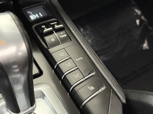 Used 2018 Porsche Cayenne Platinum Edition image 34