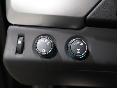 Used 2018 Chevrolet Suburban LS image 31