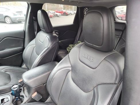 Used 2019 Jeep Cherokee Limited image 10