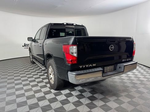 Used 2017 Nissan Titan SV image 10