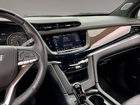 Used 2025 Cadillac XT6 Premium Luxury w/ Platinum Package AWD/4WD image 6