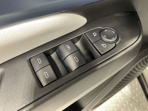 Used 2025 Chevrolet Equinox EV LT image 13