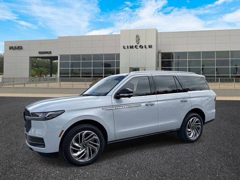 New 2025 Lincoln Navigator Reserve image 7