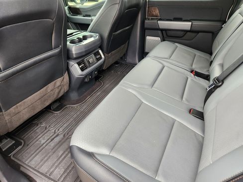 Used 2022 Ford F150 Lightning Lariat image 37